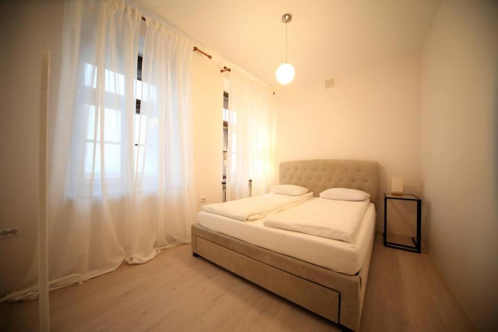 Lovely Two Bedroom In The Old Town Рига Екстериор снимка